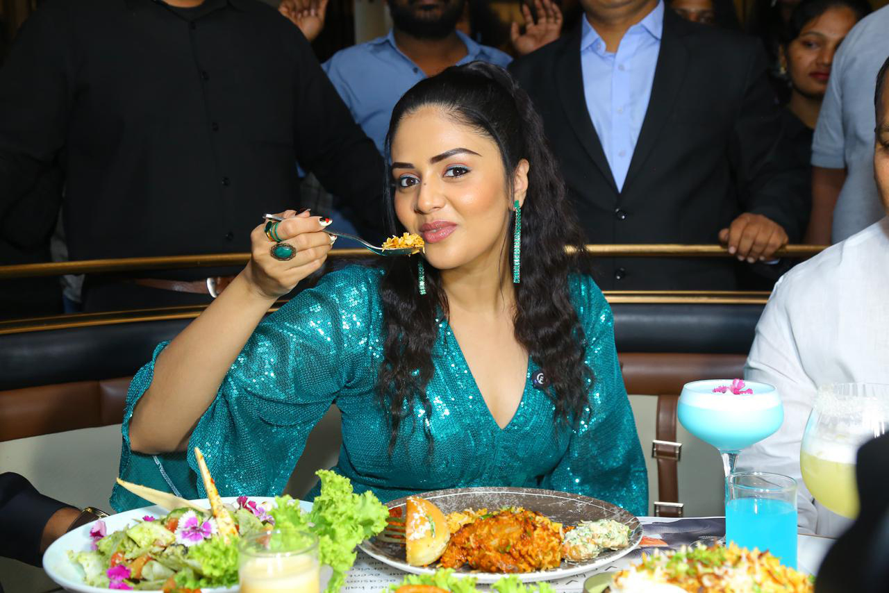 Anchor Sreemukhi Enters Hospitality with ‘Fursat’ Restaurant Launch in Hyderabad