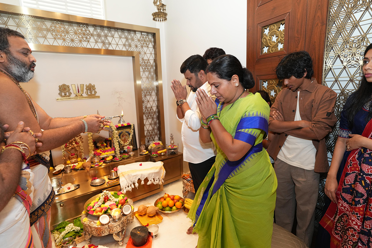 Kavitha Announces TRS Party Kavitha Announces TRS Party
