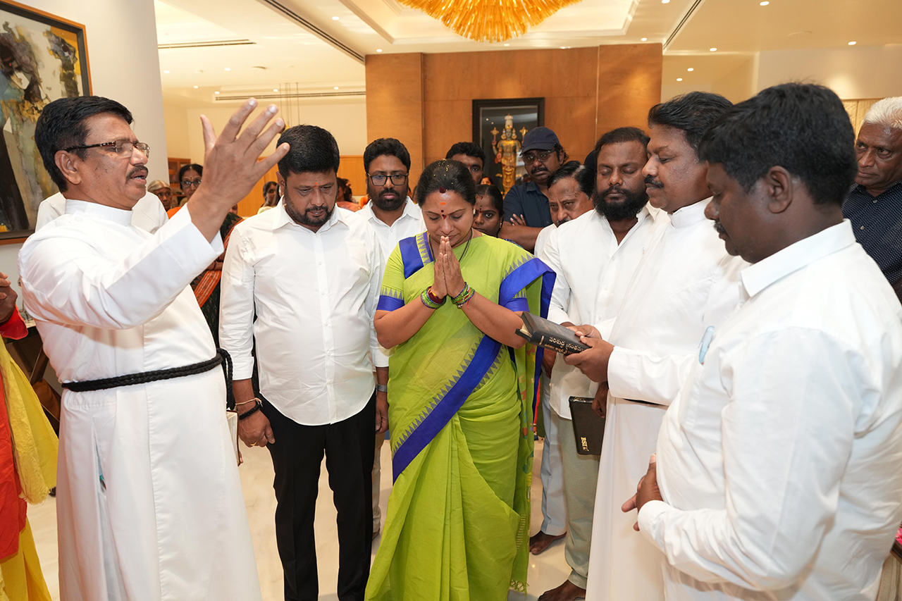 Kavitha Announces TRS Party Kavitha Announces TRS Party