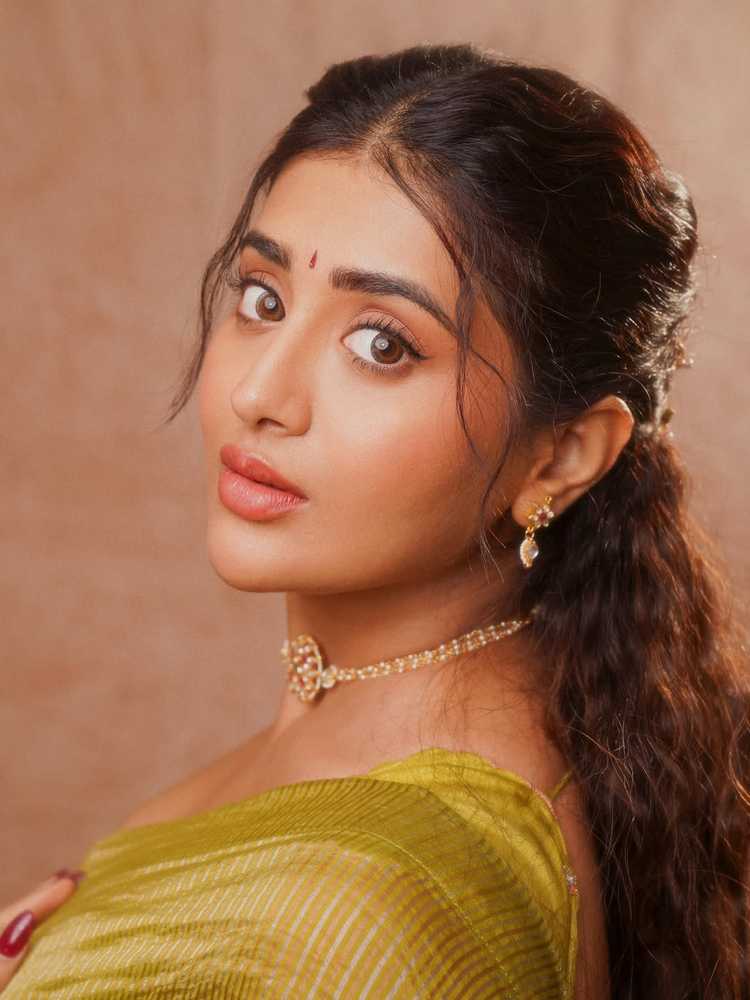 Raashi Singh 